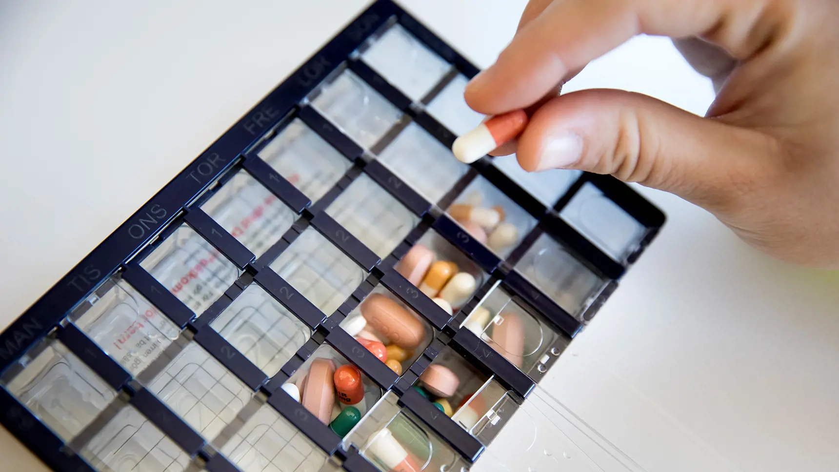 Bild på dosett med medicin.