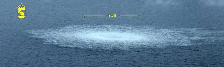 Gasläckan synlig i Östersjön, fotograferad från Kustbevakningens flygplan.